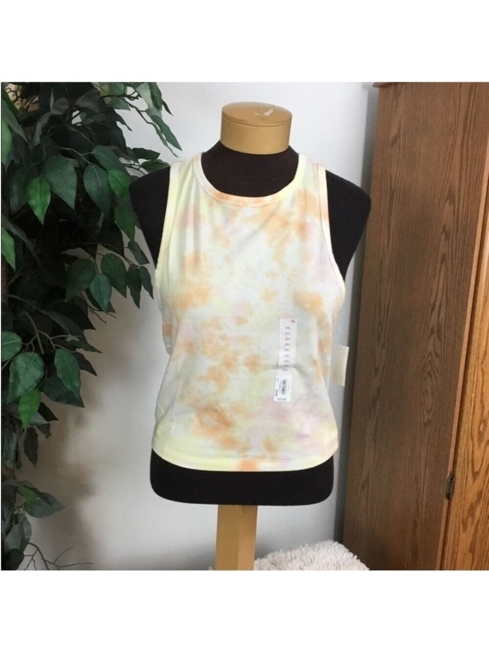 SO cropped tank top Woman’s Juniors size XXL ribbed material racerback